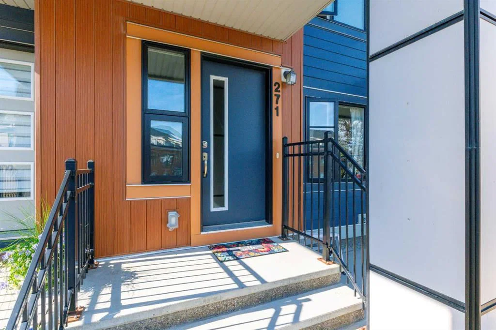 271 Livingston Common NE, Calgary — photo 2 of 27