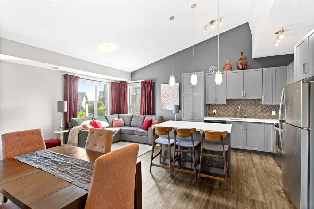 271 Livingston Common NE, Calgary — photo 5 of 27