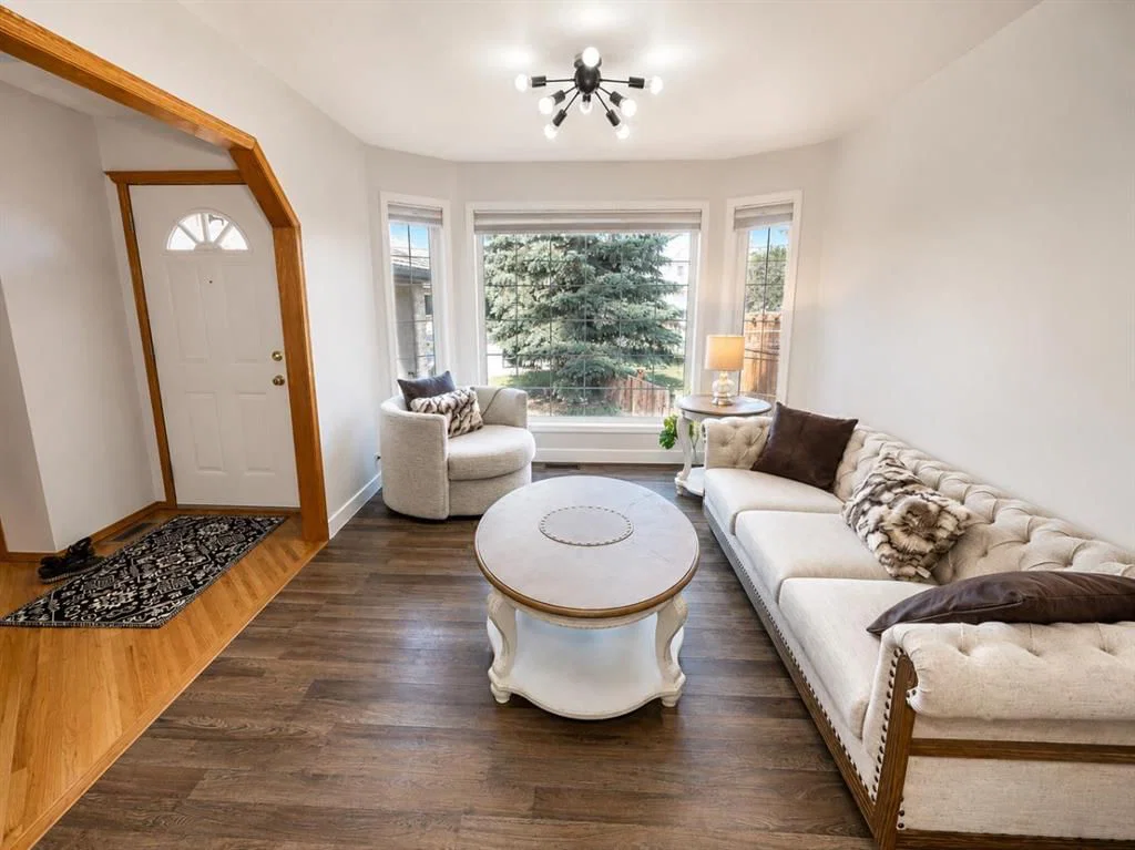 513 Sierra Madre Court SW, Calgary — photo 4 of 43