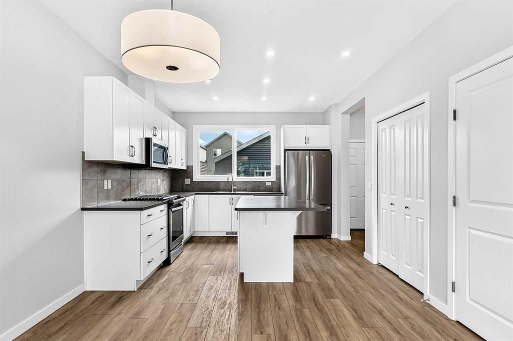49 Legacy Glen Place SE, Calgary — photo 4 of 31