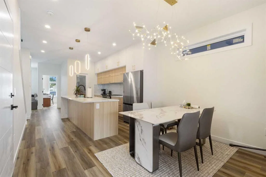 2424 25 Avenue NW, Calgary — photo 3 of 47