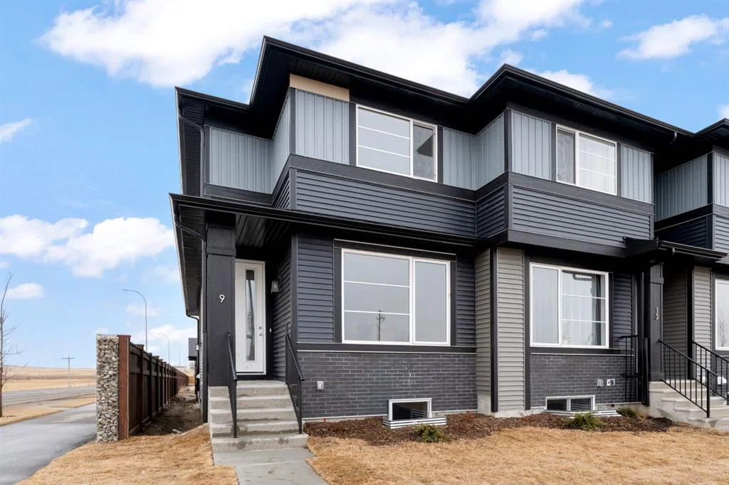 9 Sora Gate SE, Calgary — photo 2 of 11