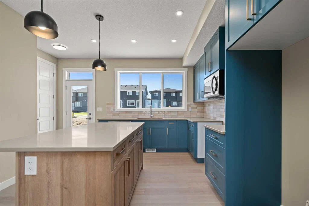 676 Sora Boulevard SE, Calgary — photo 2 of 11