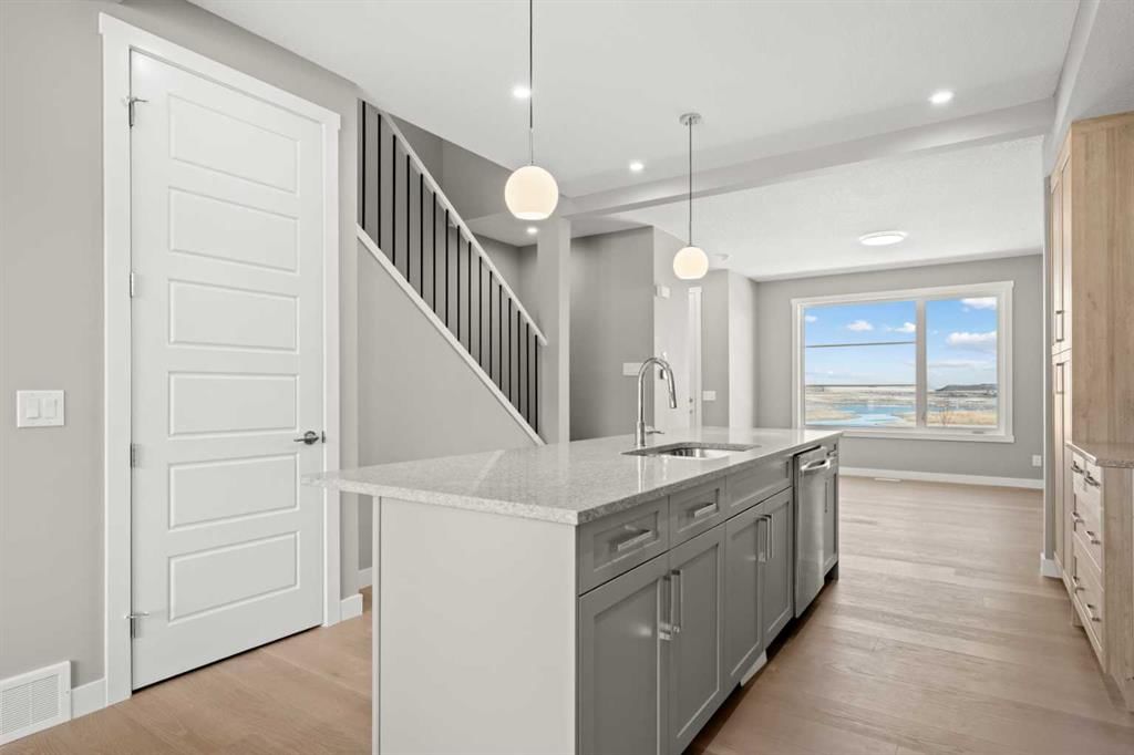 656 Sora Boulevard SE, Calgary — photo 4 of 12