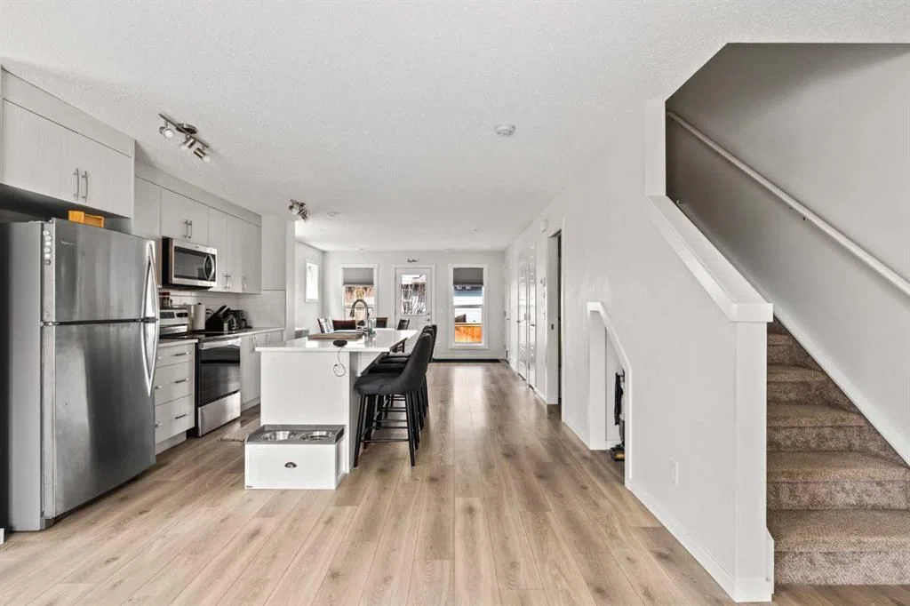 463 Cranbrook Square SE, Calgary — photo 4 of 34