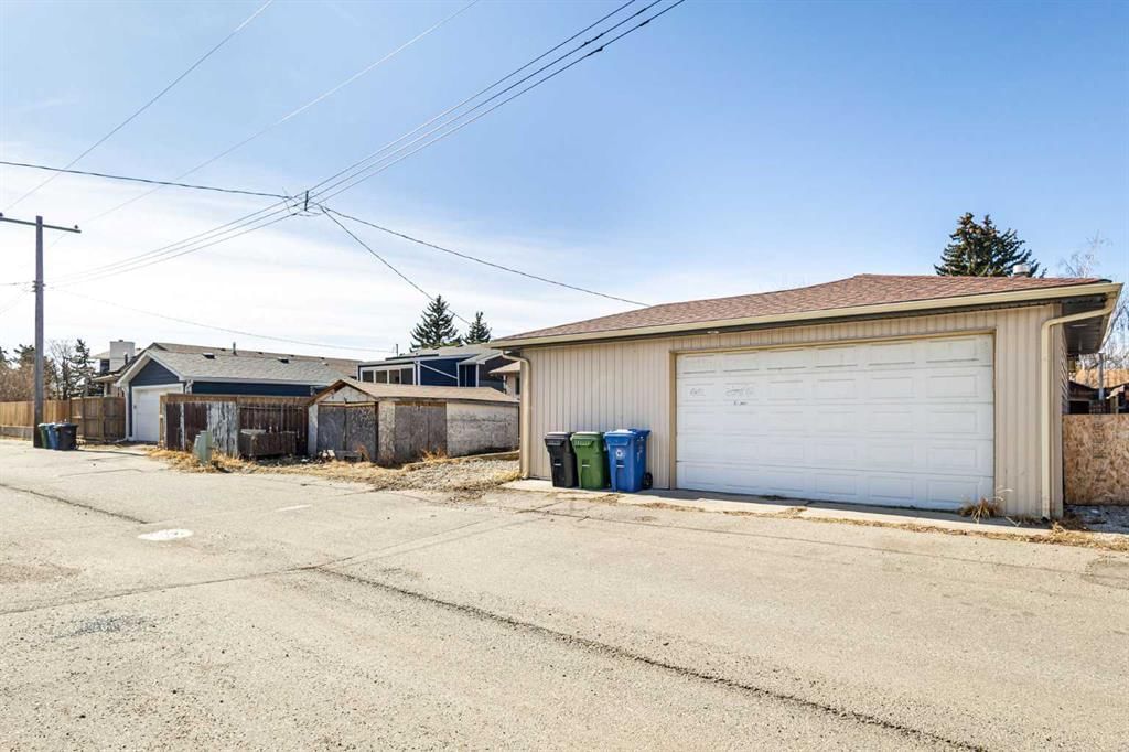 268 Madeira Place NE, Calgary — photo 4 of 36