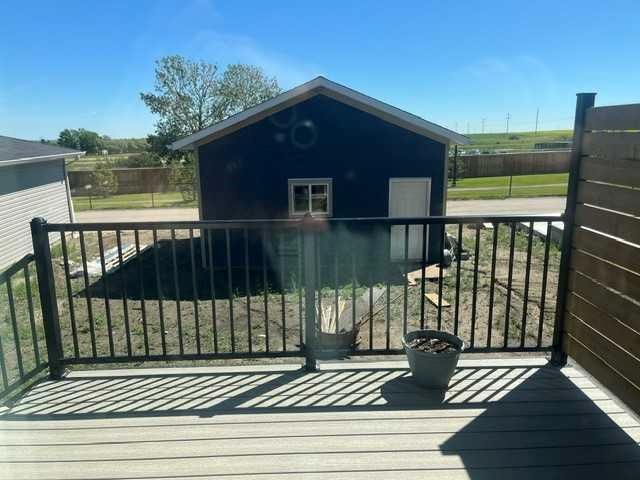 1919 McCaskill Drive, Crossfield — photo 2 of 23