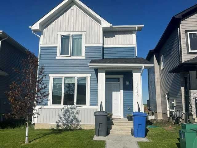 1919 McCaskill Drive, Crossfield — photo 3 of 23
