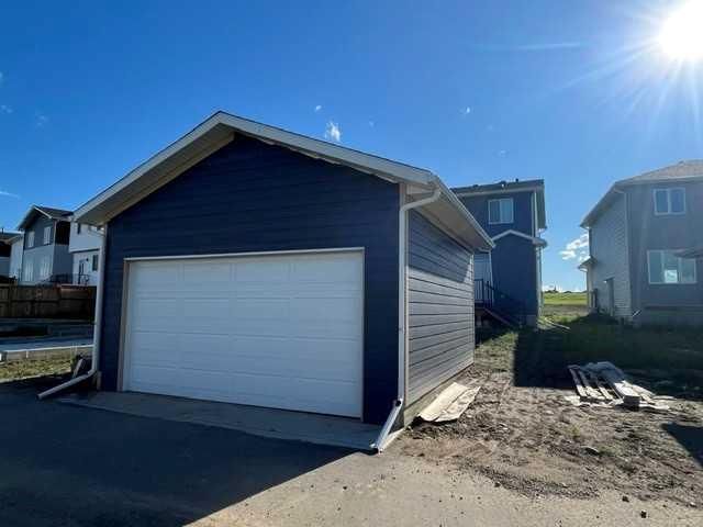 1919 McCaskill Drive, Crossfield — photo 5 of 23