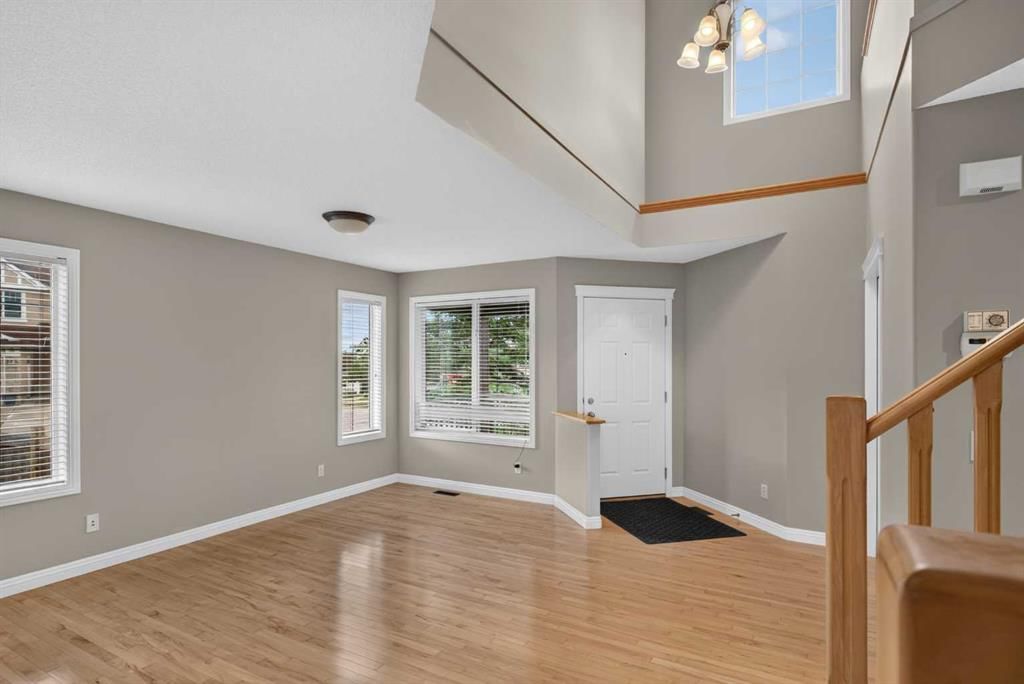 25 Panamount Rise NW, Calgary — photo 2 of 41