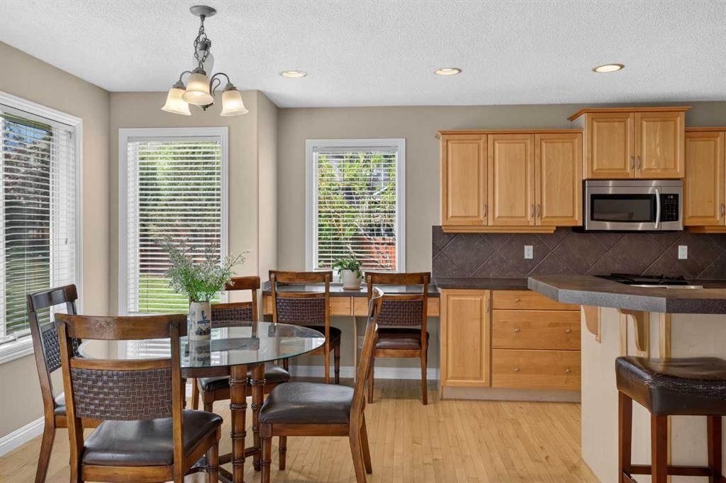 25 Panamount Rise NW, Calgary — photo 4 of 41