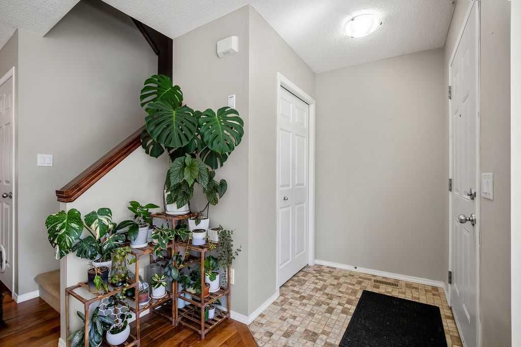 275 Everstone Drive SW, Calgary — photo 2 of 25