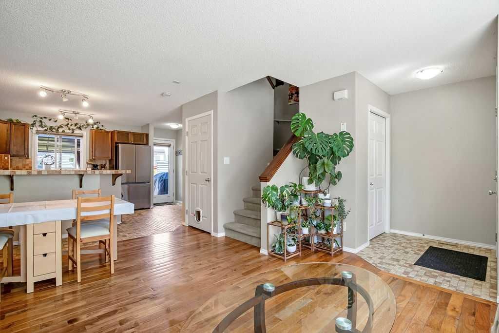 275 Everstone Drive SW, Calgary — photo 4 of 25