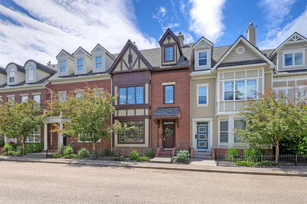 17 Somme Boulevard SW, Calgary — photo 2 of 49