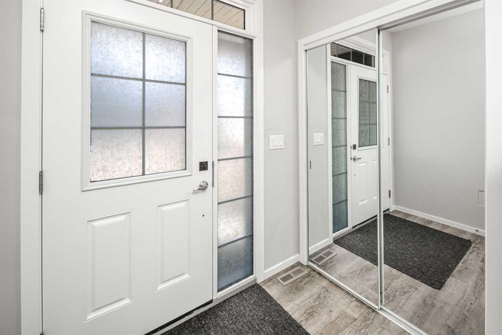 94 Yorkstone Heath SW, Calgary — photo 5 of 34