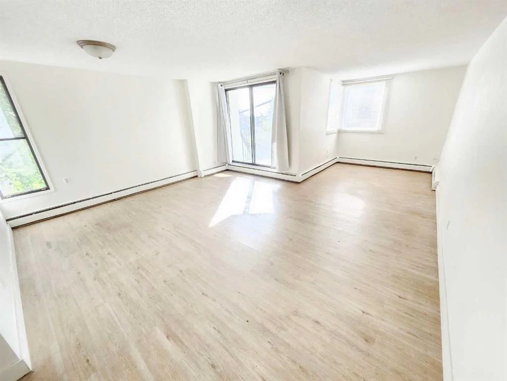 423 3 Avenue NE, Calgary — photo 3 of 15