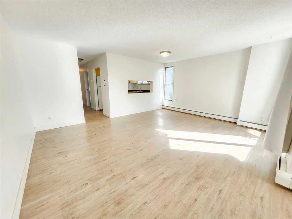 423 3 Avenue NE, Calgary — photo 4 of 15