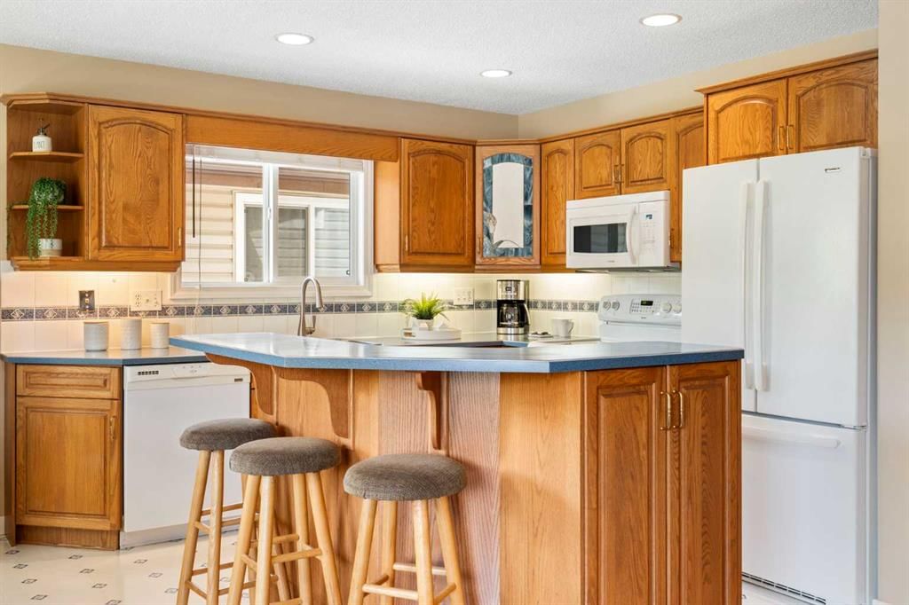 32 Beddington Road NE, Calgary — photo 5 of 42