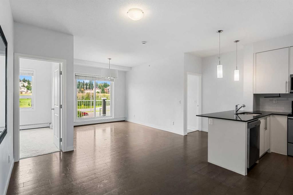 4311, 5305 32 Avenue SW, Calgary — photo 3 of 50