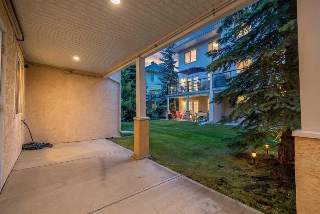 81 Sierra Morena Landing SW, Calgary — photo 3 of 48