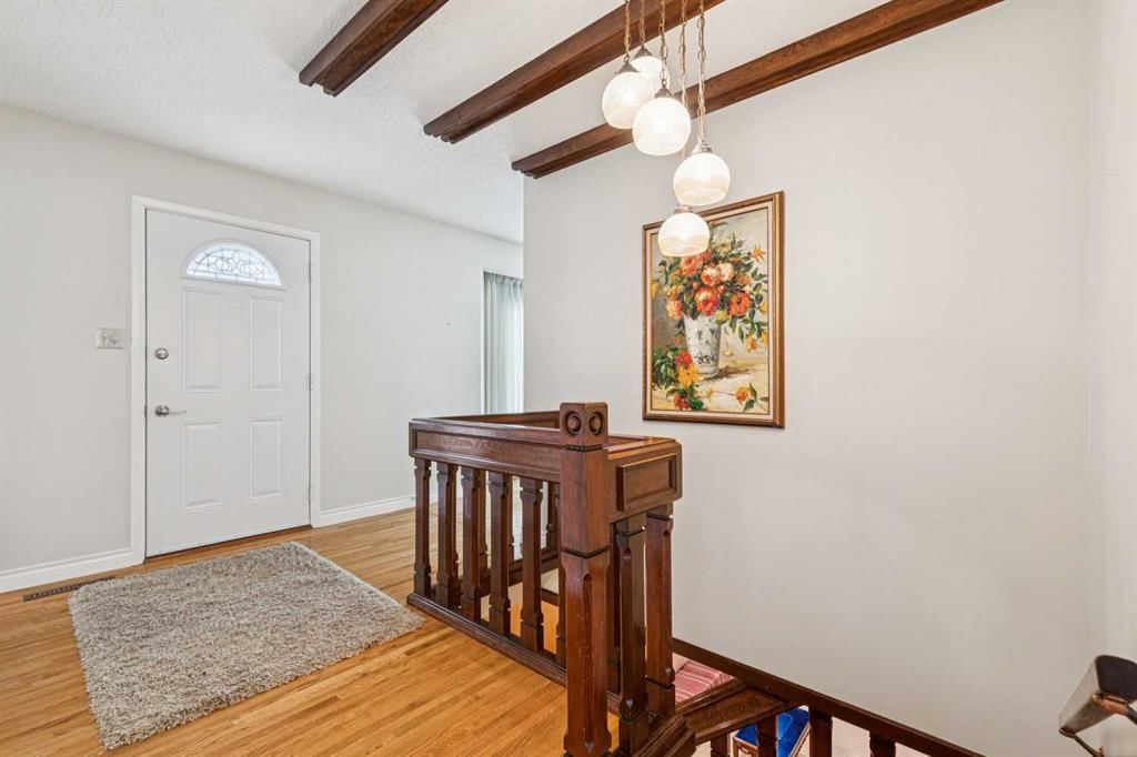 2432 Paliswood Road SW, Calgary — photo 3 of 35