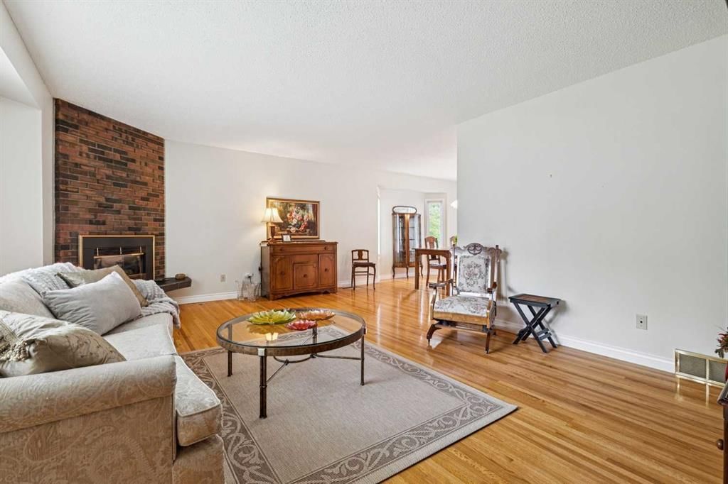 2432 Paliswood Road SW, Calgary — photo 4 of 35