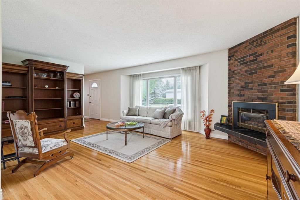 2432 Paliswood Road SW, Calgary — photo 5 of 35