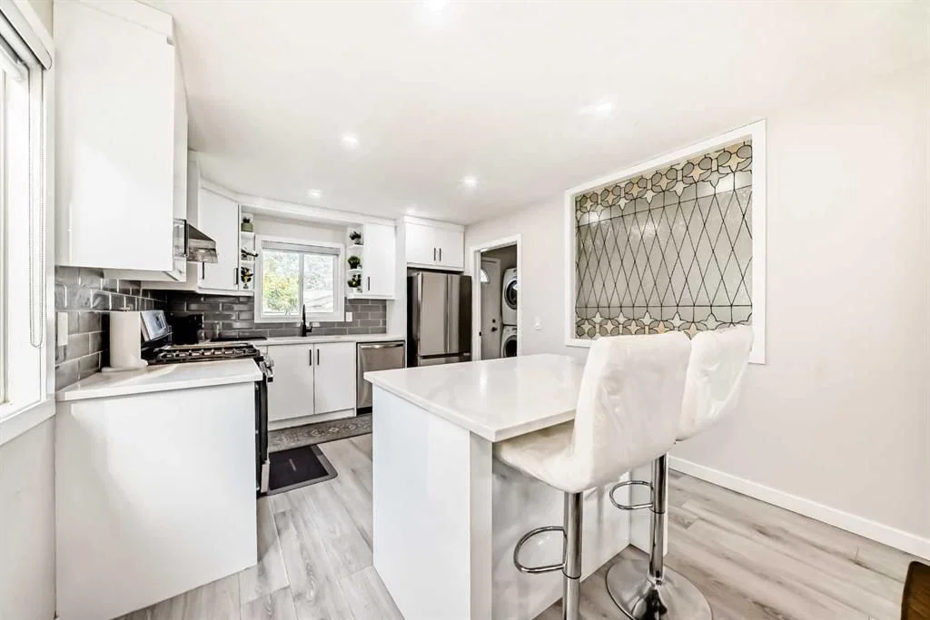 6712 23 Avenue NE, Calgary — photo 4 of 31