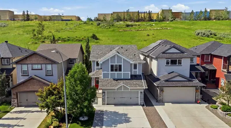 80 Sherwood Crescent NW, Calgary — main listing photo