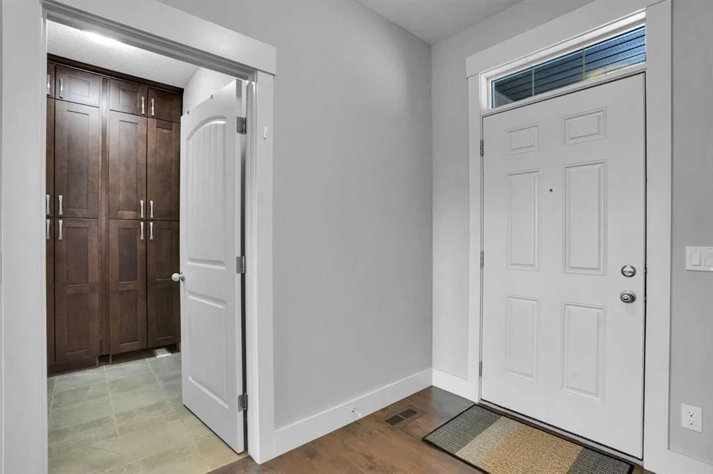 92 Masters Court SE, Calgary — photo 4 of 50