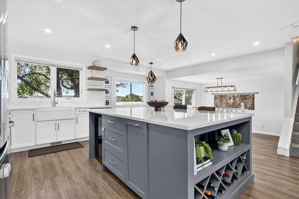 7327 Silver Springs Road NW, Calgary — photo 4 of 49