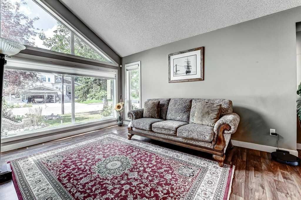 2824 Signal Hill Drive SW, Calgary — photo 5 of 50