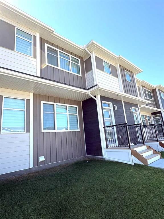 208 Wolf Hollow Park SE, Calgary — main listing photo