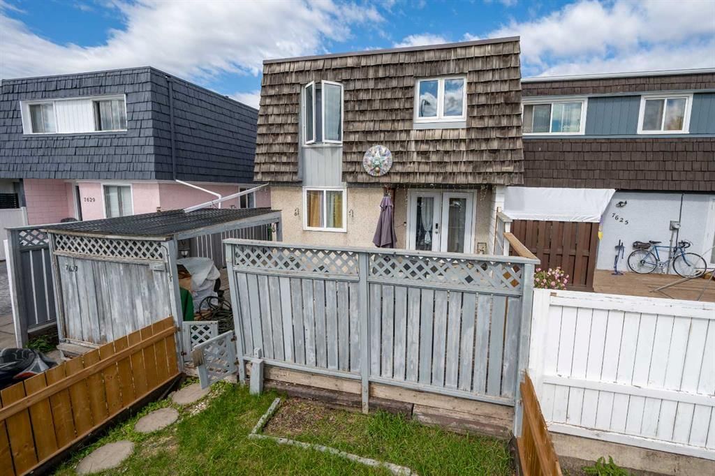 7627 24A Street SE, Calgary — photo 3 of 32