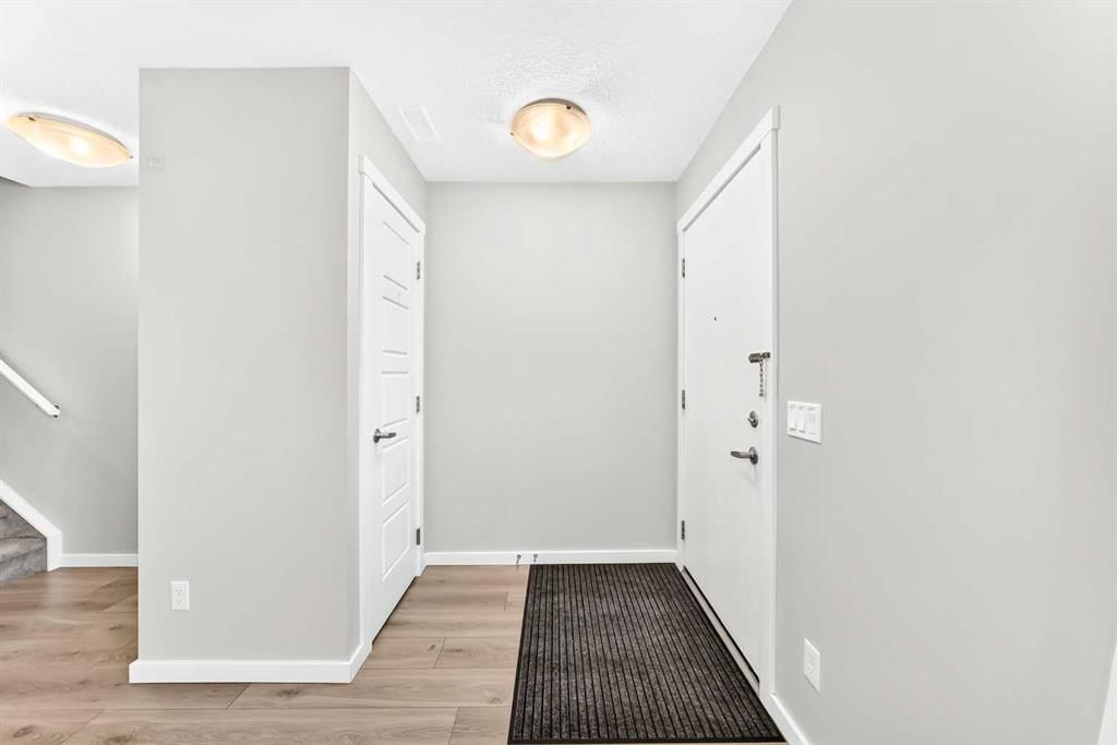 19458 37 Street SE, Calgary — photo 2 of 47