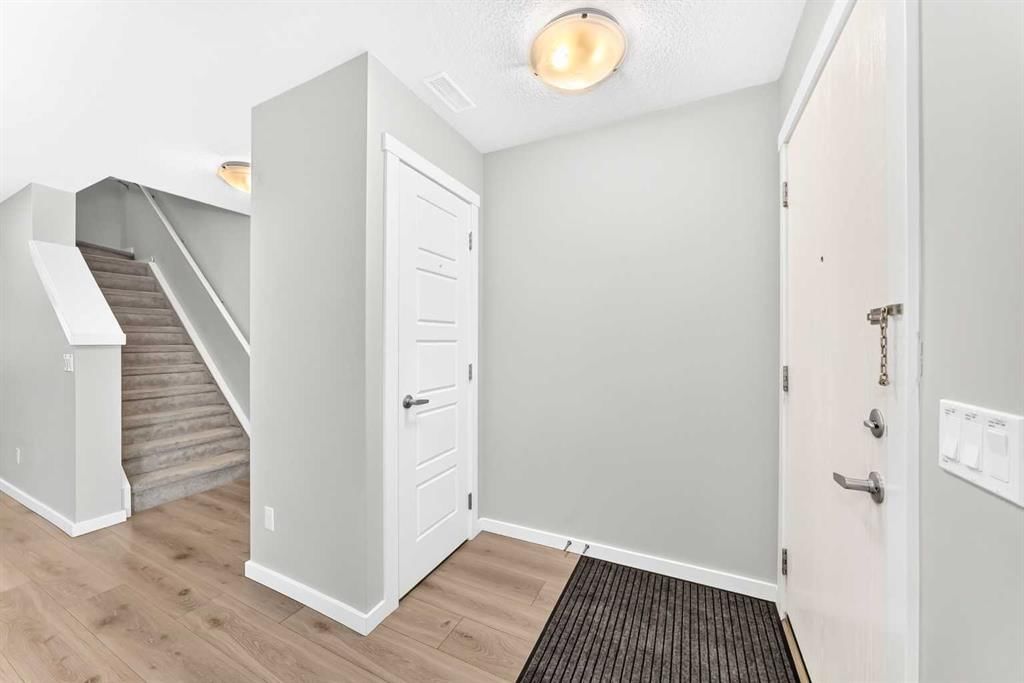 19458 37 Street SE, Calgary — photo 3 of 47