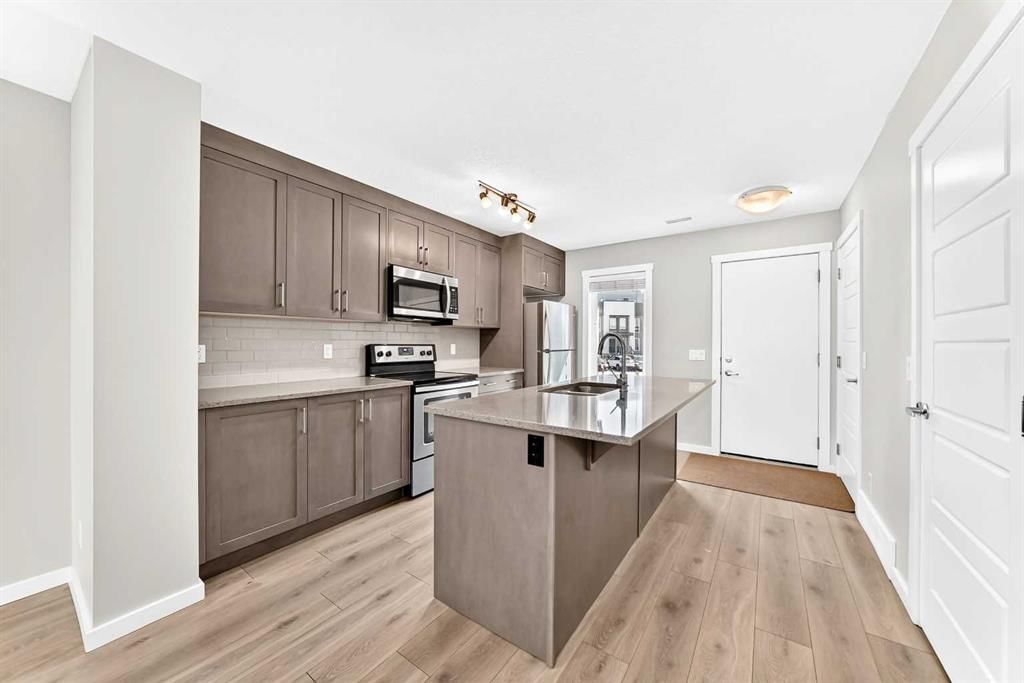 19458 37 Street SE, Calgary — photo 4 of 47