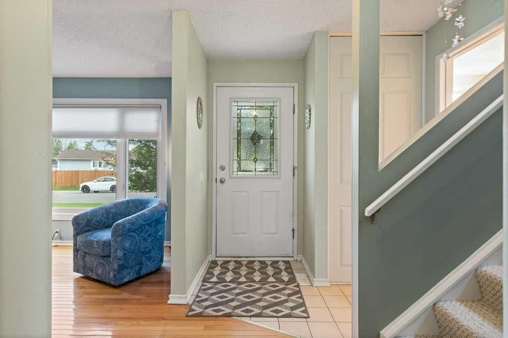 88 Faldale Close NE, Calgary — photo 3 of 35