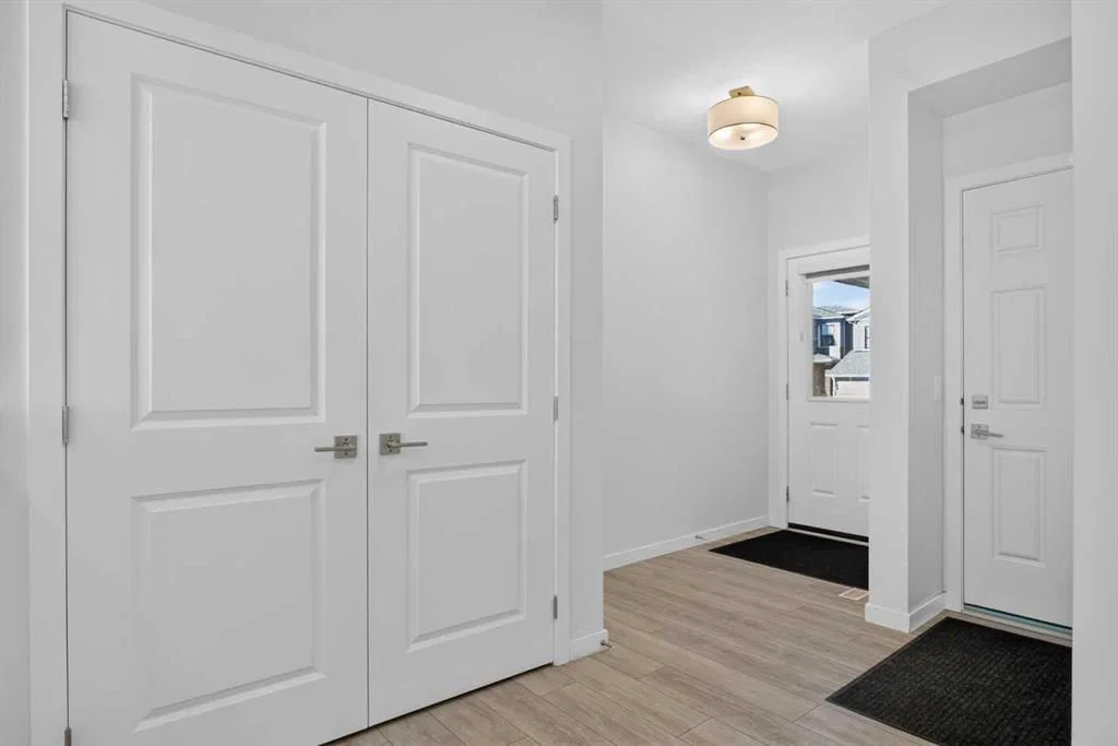 274 Lucas Place NW, Calgary — photo 3 of 50