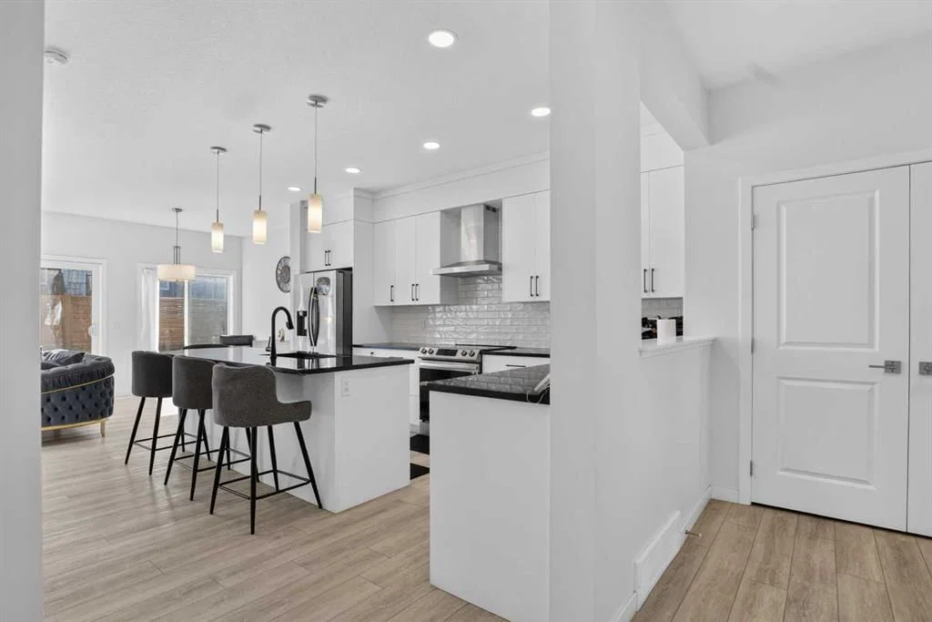 274 Lucas Place NW, Calgary — photo 5 of 50
