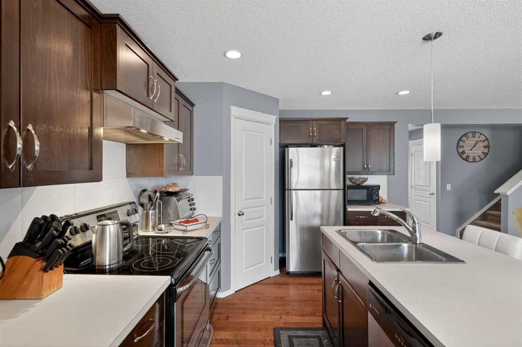 101 Elgin Meadows Manor SE, Calgary — photo 5 of 46