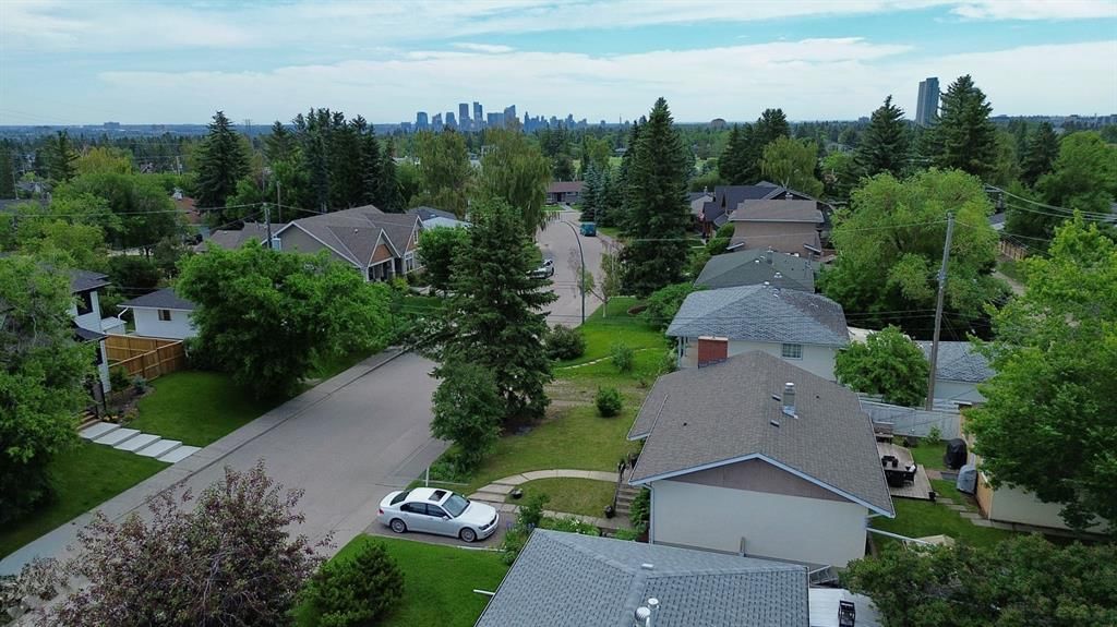 4803 5 Avenue SW, Calgary — photo 4 of 36
