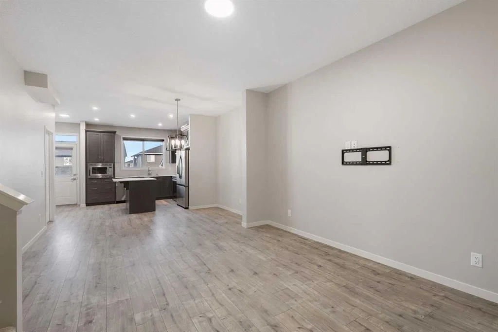 66 Aquila Way NW, Calgary — photo 5 of 37