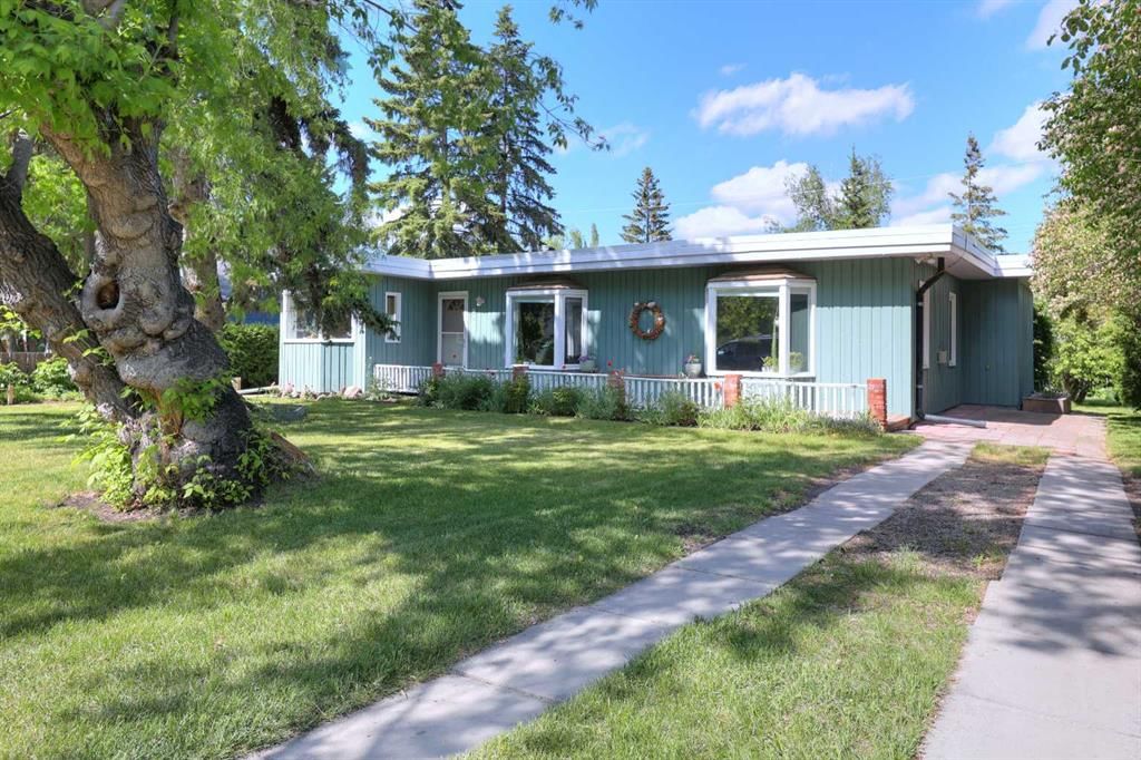 8908 33 Avenue NW, Calgary — main listing photo