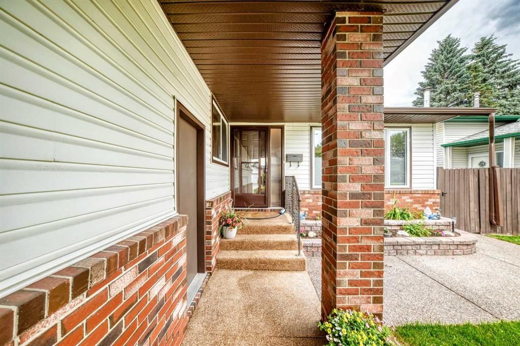 39 Deer Run Place SE, Calgary — photo 2 of 45