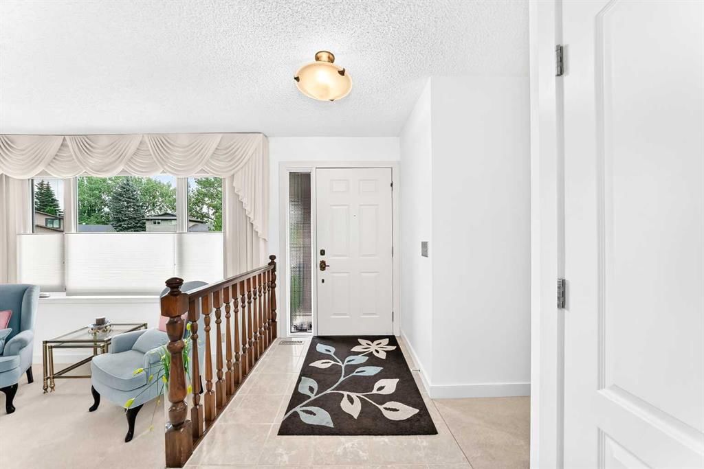 39 Deer Run Place SE, Calgary — photo 4 of 45