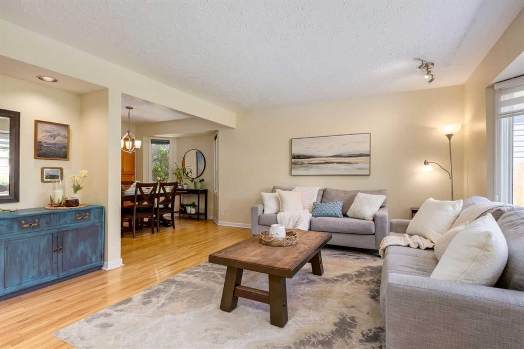 3931 23 Avenue SW, Calgary — photo 3 of 50