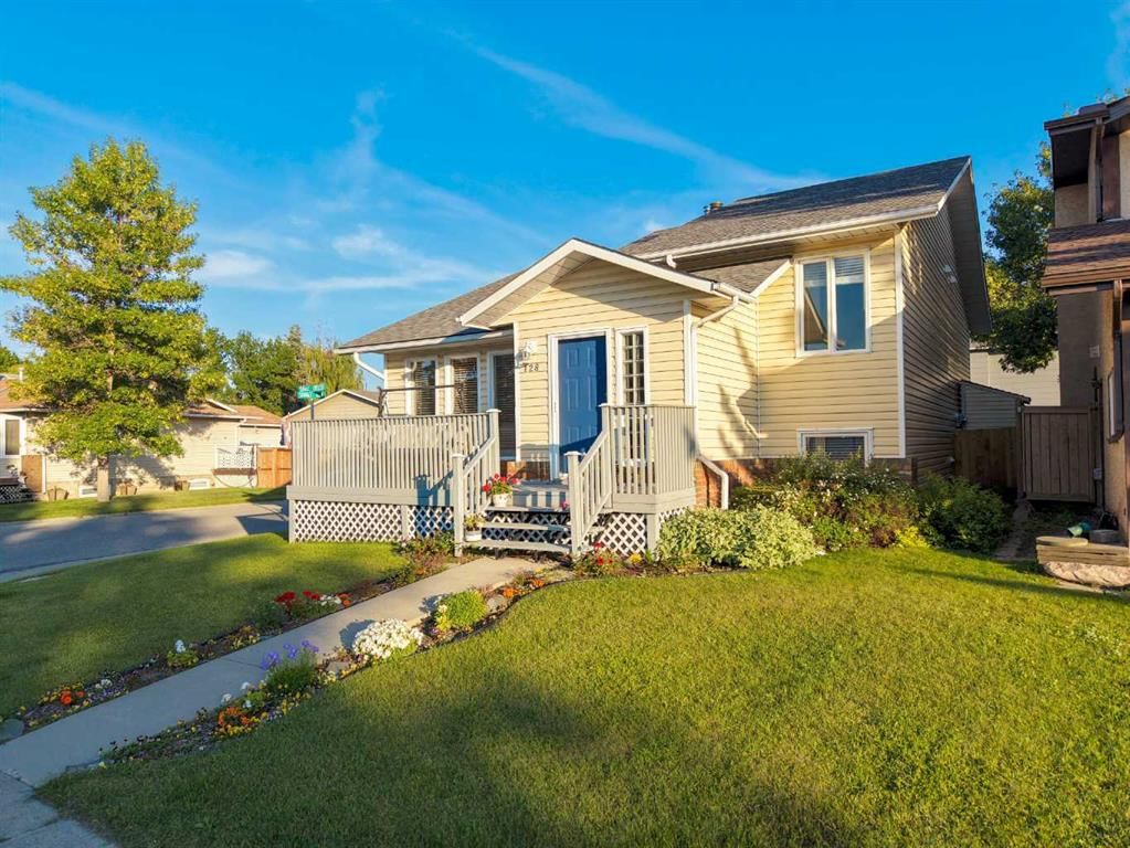 128 Sunvale Crescent SE, Calgary — photo 3 of 39