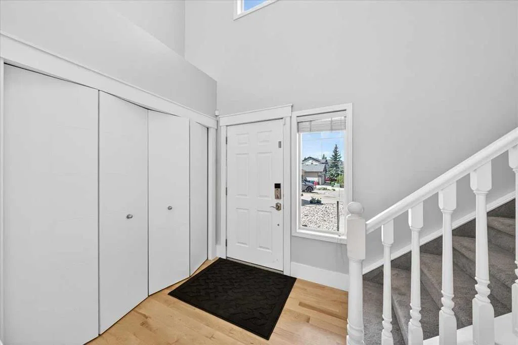 18 Cougarstone Bay SW, Calgary — photo 5 of 50