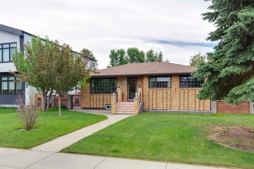 47 Montrose Crescent NE, Calgary — photo 2 of 33